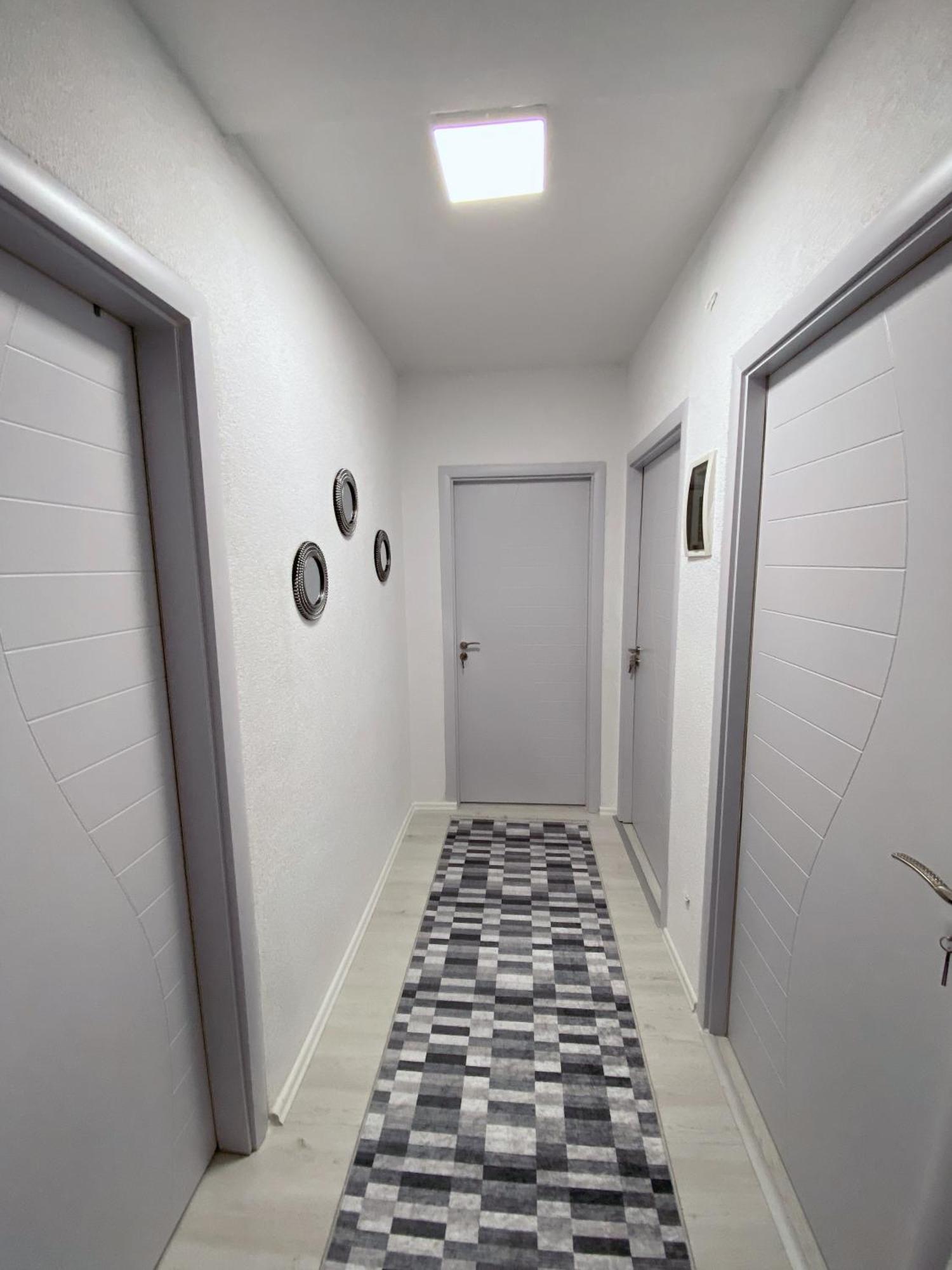 Hotspot Apartments - City Center Pristina Extérieur photo