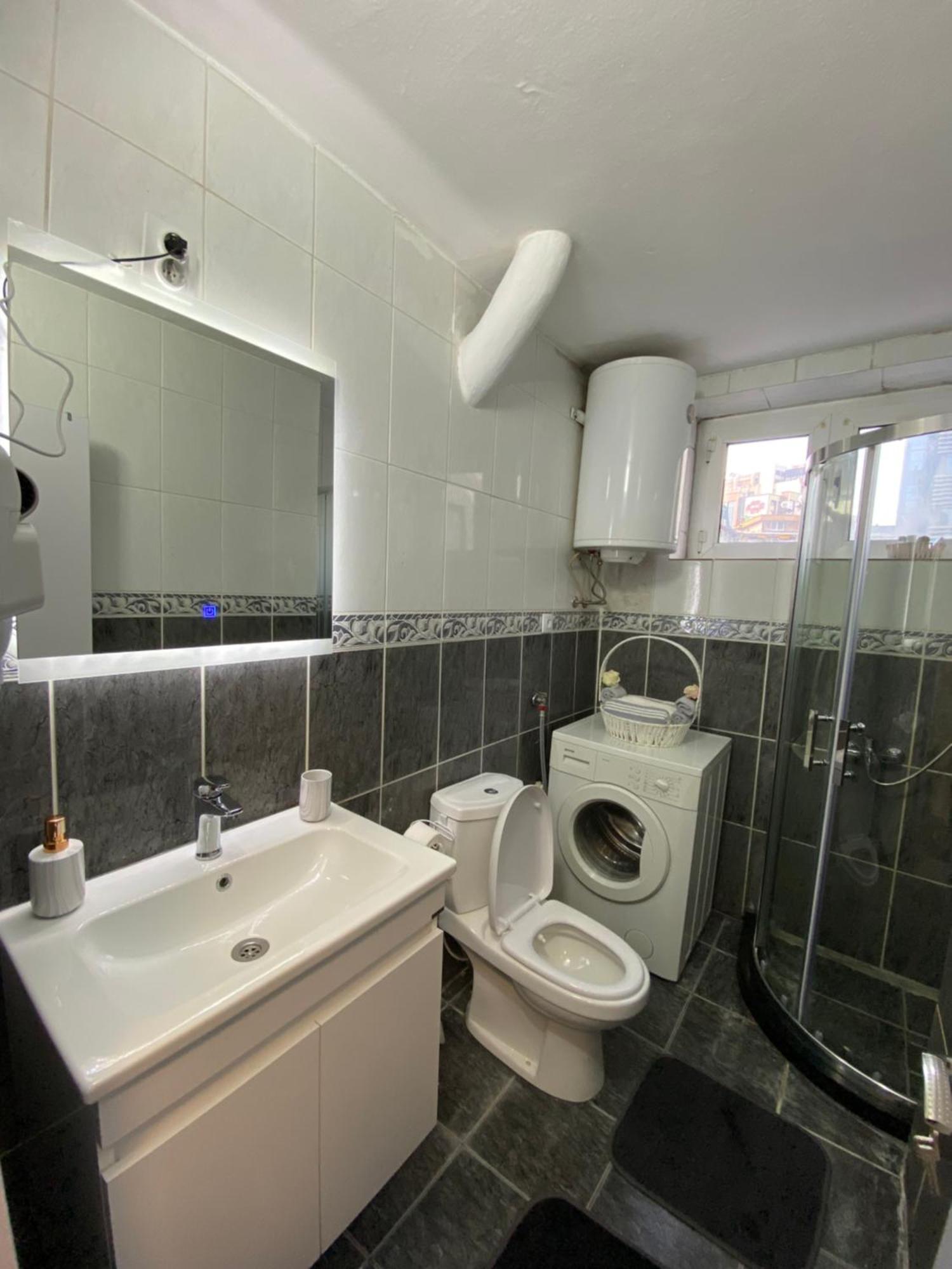 Hotspot Apartments - City Center Pristina Extérieur photo
