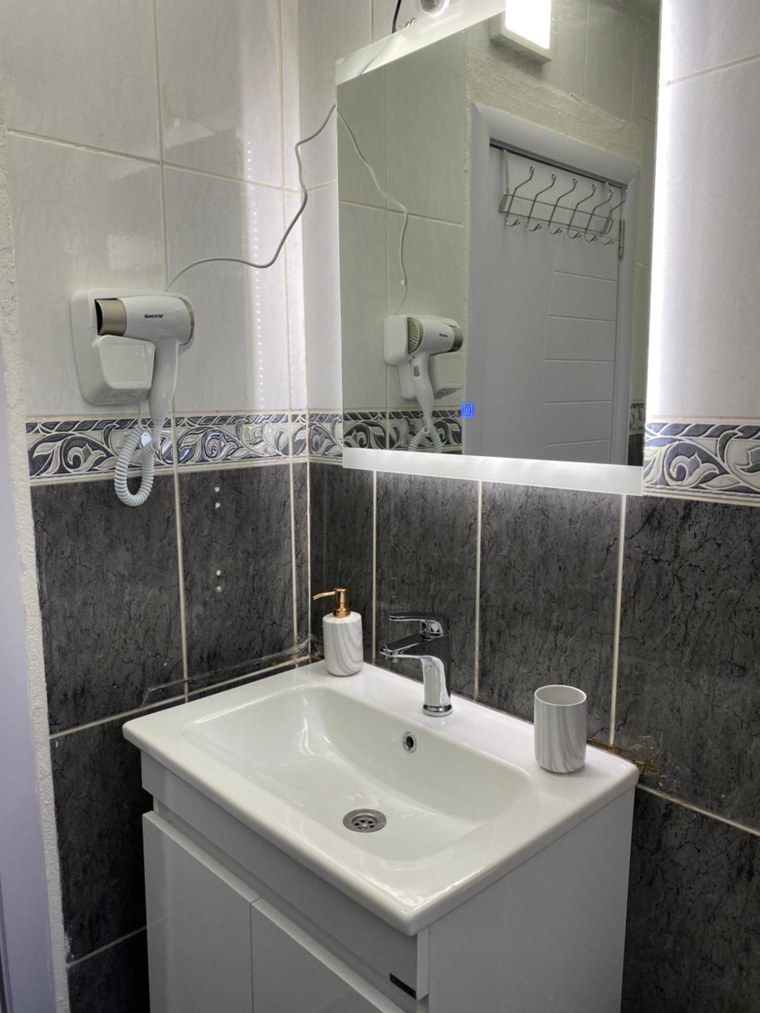 Hotspot Apartments - City Center Pristina Extérieur photo